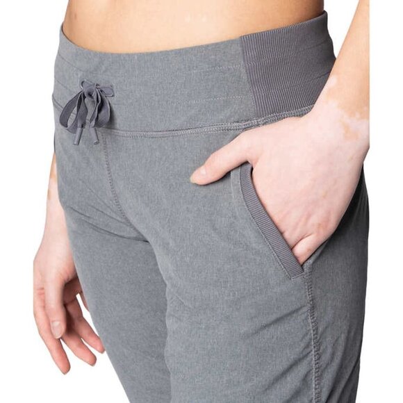 NEW Kirkland Signature Active Capris | Black - Picture 8 of 9